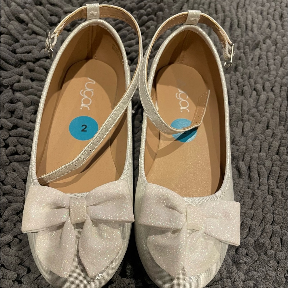 Slightly used girl sandals size 2
